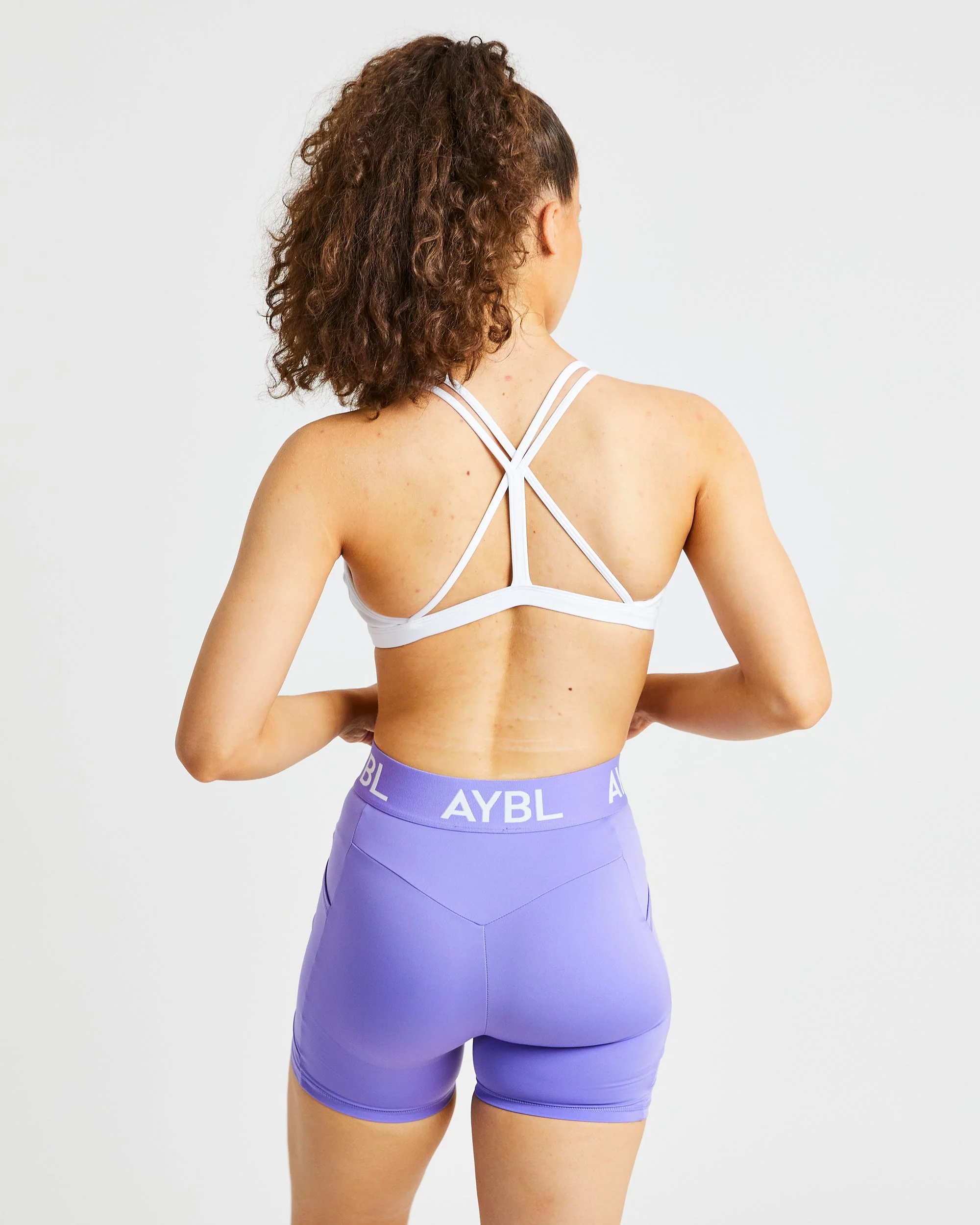 Essential Strappy Sports Bra - Blanc - Image 10