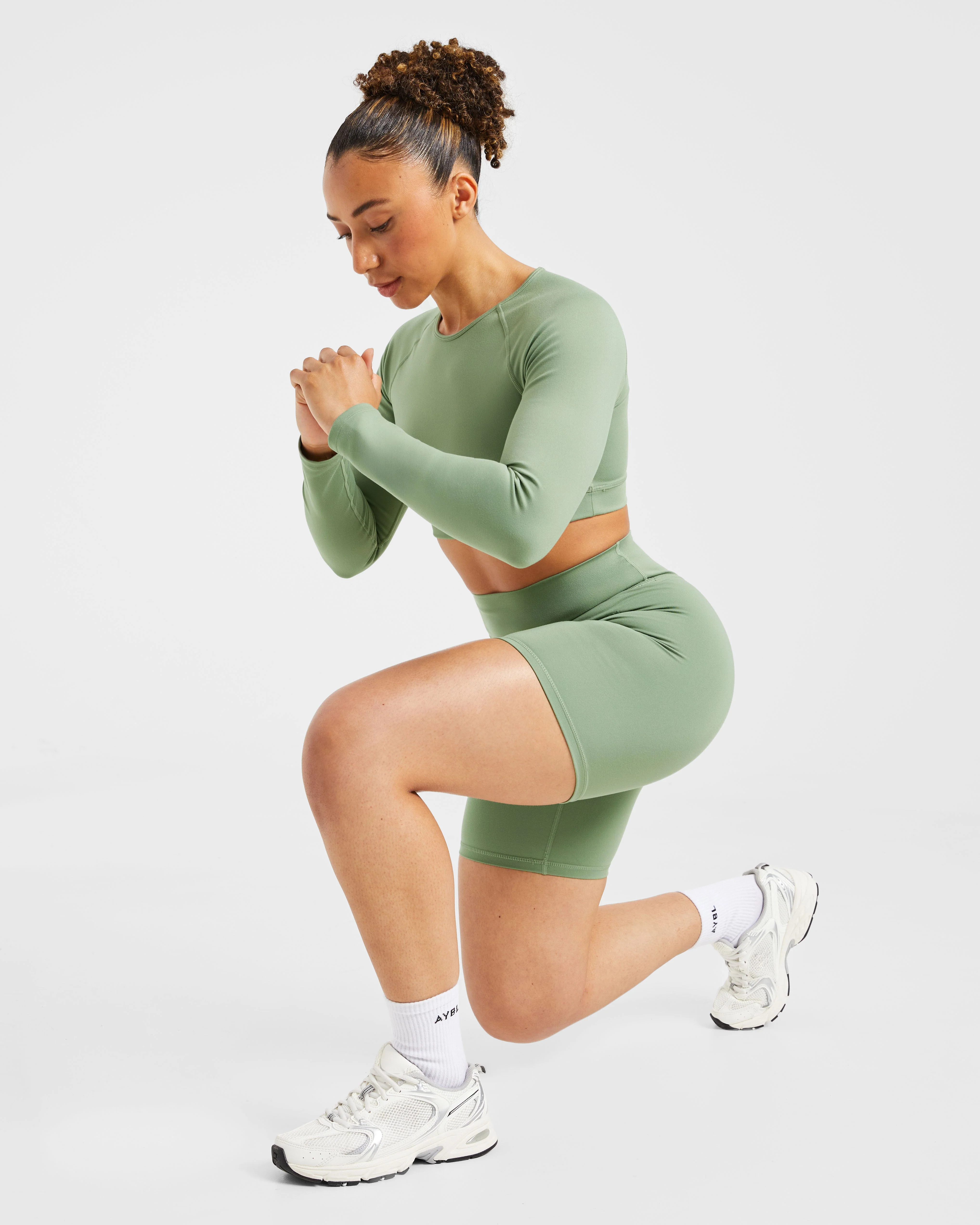 Staple Long Sleeve Crop Top - Olive Vert - Image 8